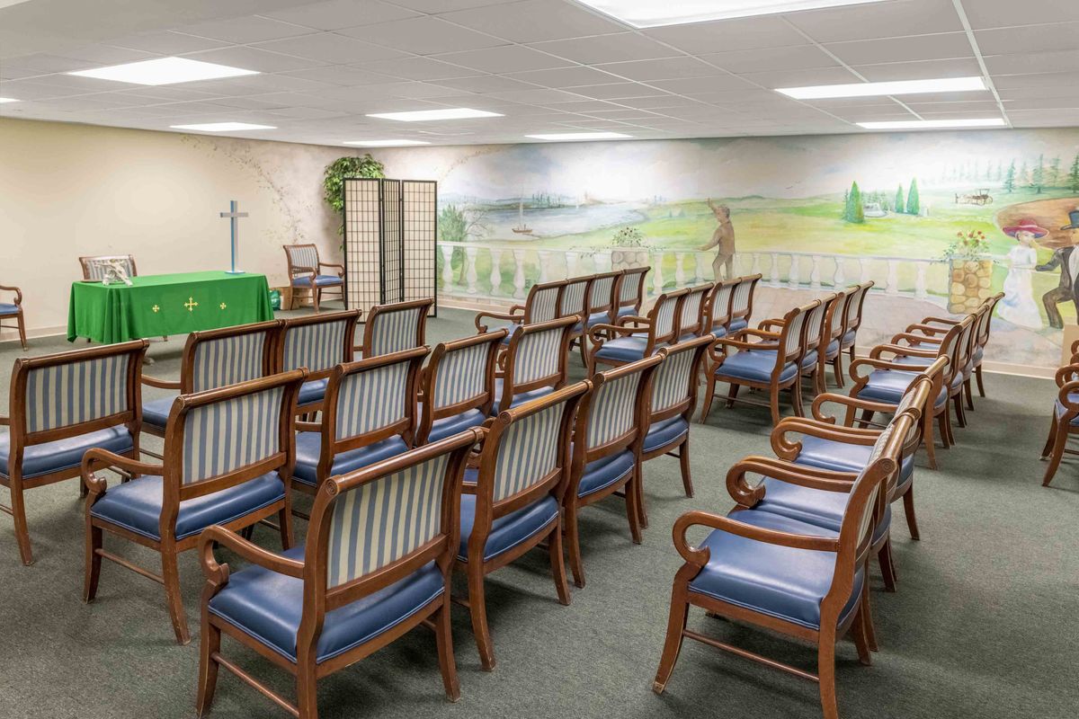 Holiday The Manor at Woodside (UPDATED) Get Pricing, See 8 Photos